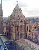 Imagen:Exterior cimborrio catedral vieja Salamanca.jpg